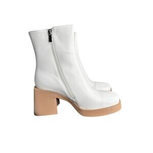 Isnom NWT Square Toe Ankle Boots Size 8 White Chunky Comfort Casual Western Boot
